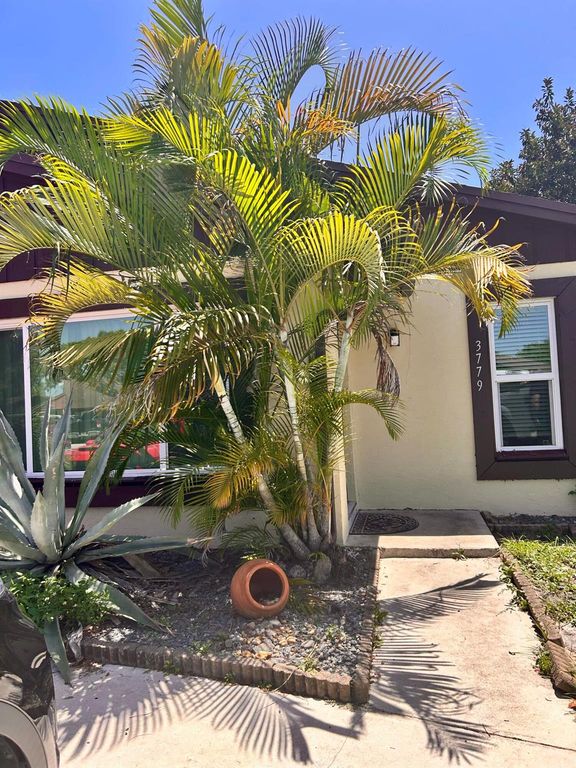 3779 Mil Pond Court, Greenacres, FL 33463