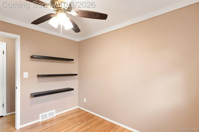 27262 Thomas Avenue, Warren, MI 48092