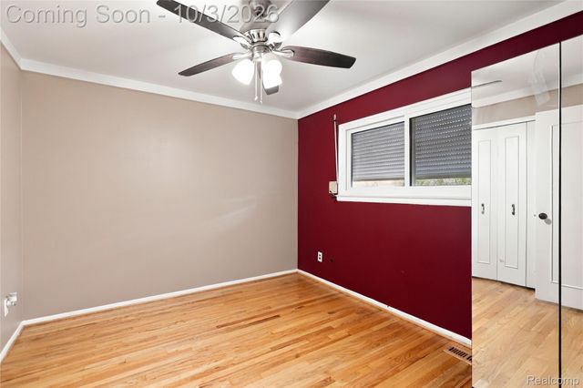 27262 Thomas Avenue, Warren, MI 48092