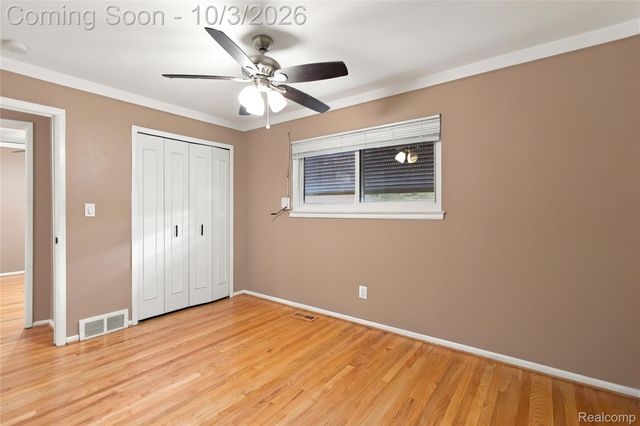 27262 Thomas Avenue, Warren, MI 48092