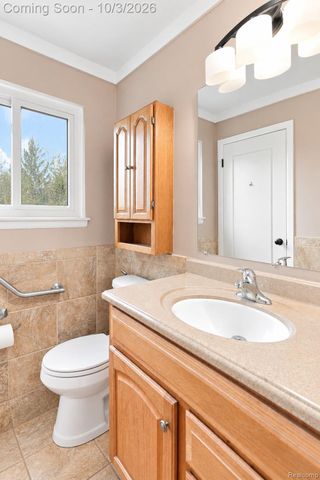 27262 Thomas Avenue, Warren, MI 48092