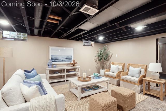 27262 Thomas Avenue, Warren, MI 48092