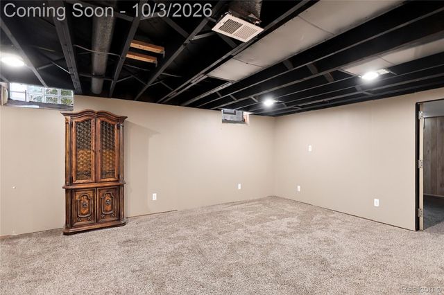 27262 Thomas Avenue, Warren, MI 48092