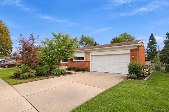 27262 Thomas Avenue, Warren, MI 48092