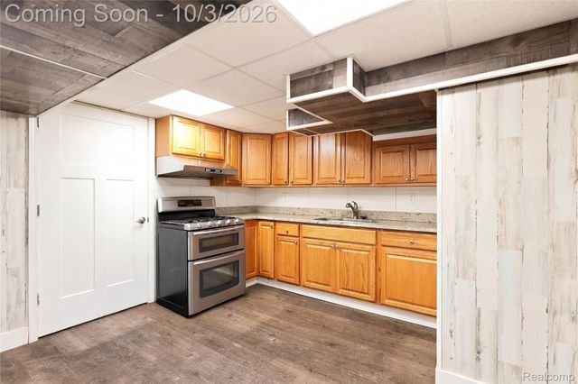 27262 Thomas Avenue, Warren, MI 48092