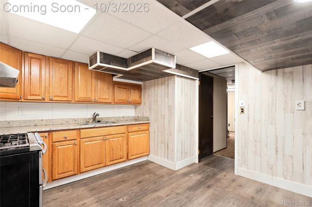 27262 Thomas Avenue, Warren, MI 48092
