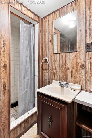 27262 Thomas Avenue, Warren, MI 48092