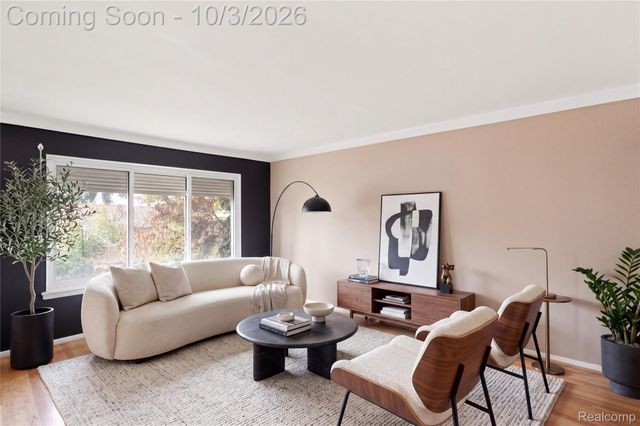 27262 Thomas Avenue, Warren, MI 48092
