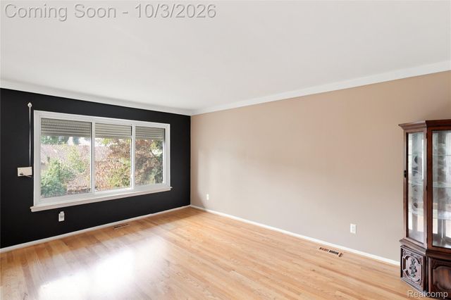 27262 Thomas Avenue, Warren, MI 48092