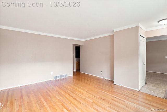 27262 Thomas Avenue, Warren, MI 48092