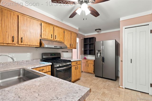 27262 Thomas Avenue, Warren, MI 48092