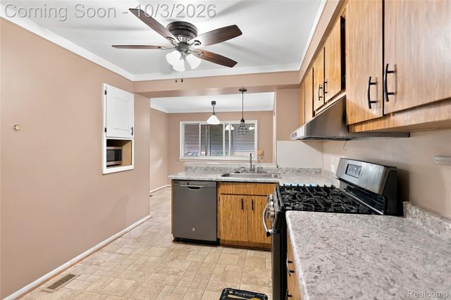 27262 Thomas Avenue, Warren, MI 48092