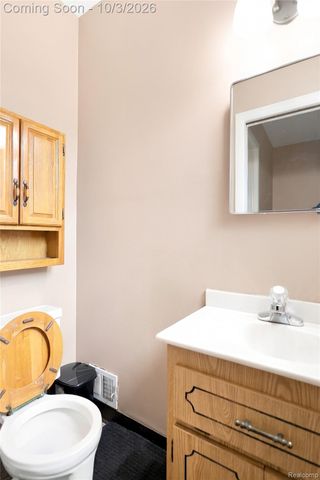 27262 Thomas Avenue, Warren, MI 48092