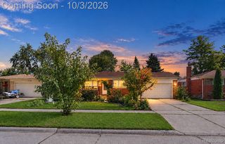 27262 Thomas Avenue, Warren, MI 48092