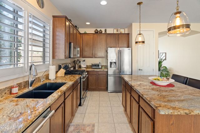 9840 W ECHO Lane, Peoria, AZ 85345