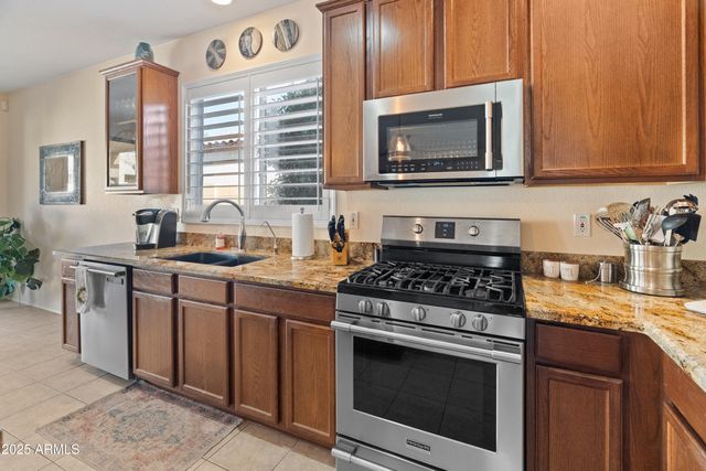 9840 W ECHO Lane, Peoria, AZ 85345