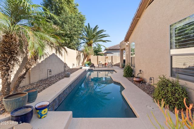 9840 W ECHO Lane, Peoria, AZ 85345