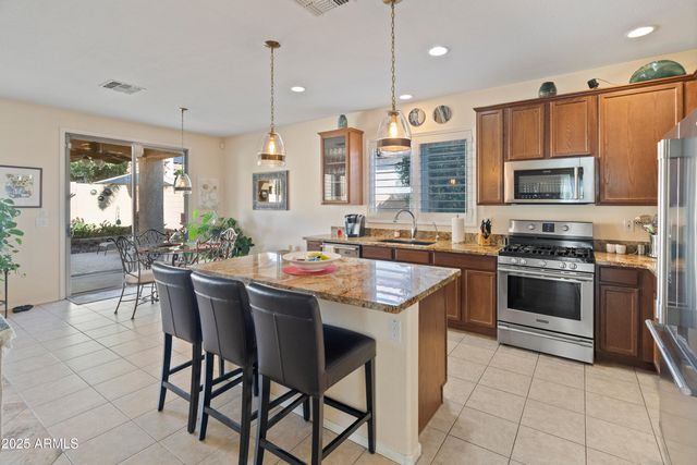 9840 W ECHO Lane, Peoria, AZ 85345