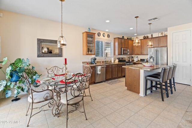 9840 W ECHO Lane, Peoria, AZ 85345