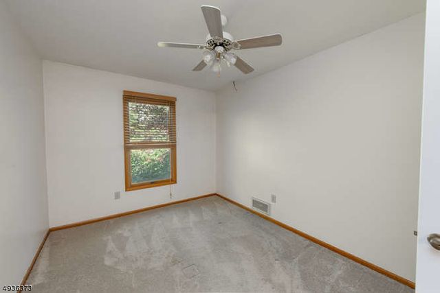 56 Portsmouth Ct, Hamburg Boro, NJ 07419