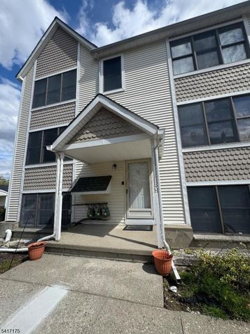 56 Portsmouth Ct, Hamburg Boro, NJ 07419