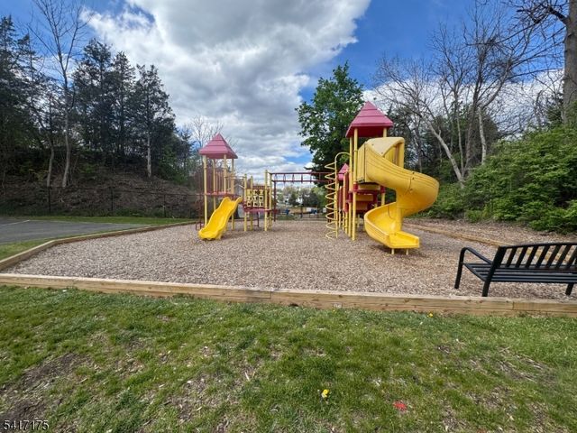 56 Portsmouth Ct, Hamburg Boro, NJ 07419