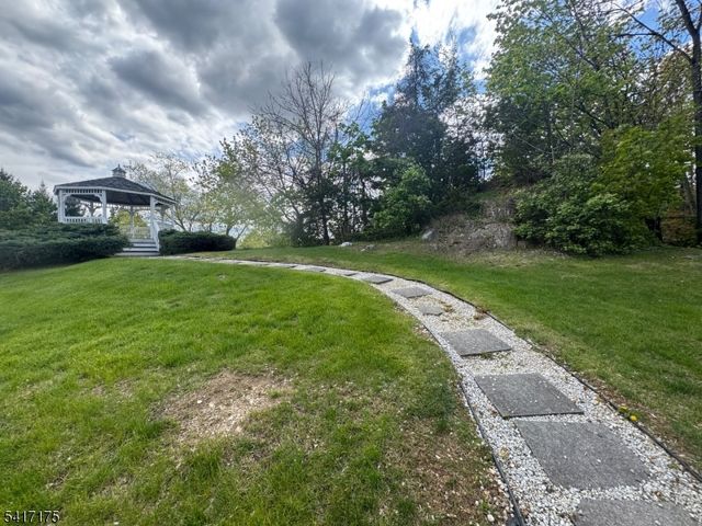 56 Portsmouth Ct, Hamburg Boro, NJ 07419