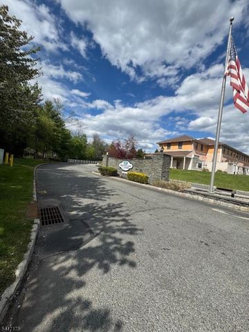56 Portsmouth Ct, Hamburg Boro, NJ 07419