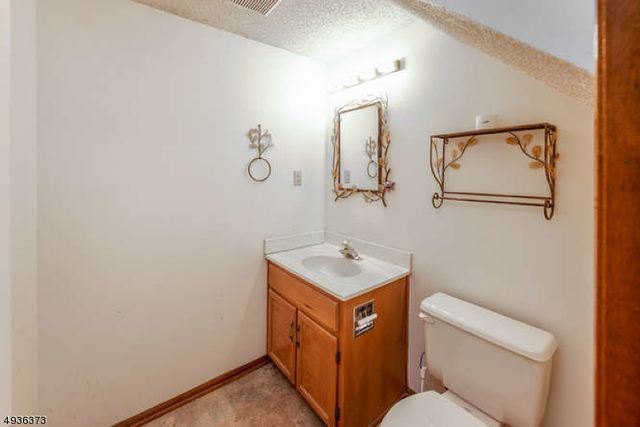 56 Portsmouth Ct, Hamburg Boro, NJ 07419