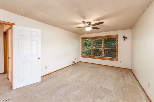 56 Portsmouth Ct, Hamburg Boro, NJ 07419