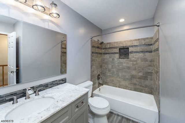 56 Portsmouth Ct, Hamburg Boro, NJ 07419