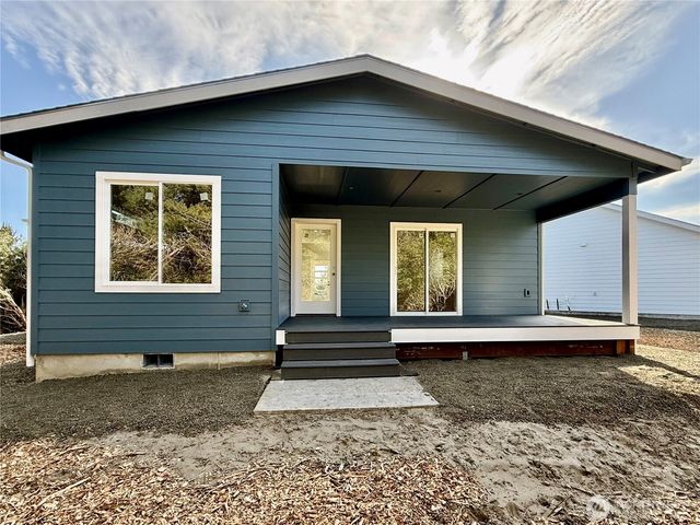 718 Reporter Court, Ocean Shores, WA 98569