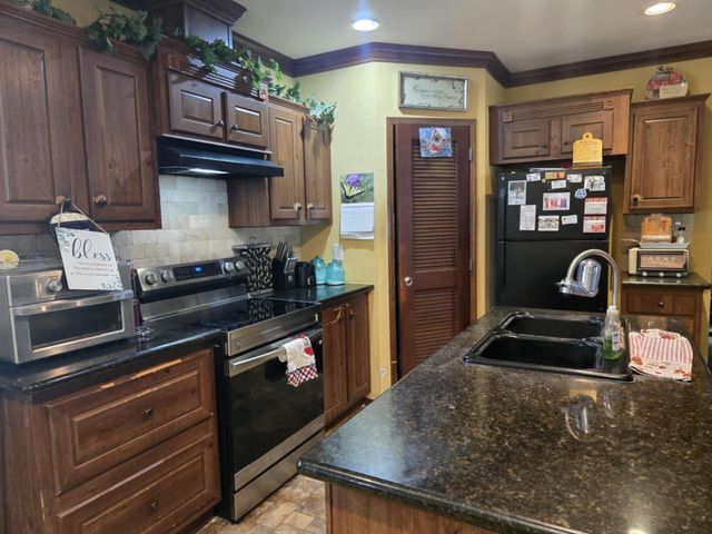 428 W North Main ST, Flatonia, TX 78941