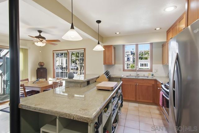 1059 Agate St A, San Diego, CA 92109