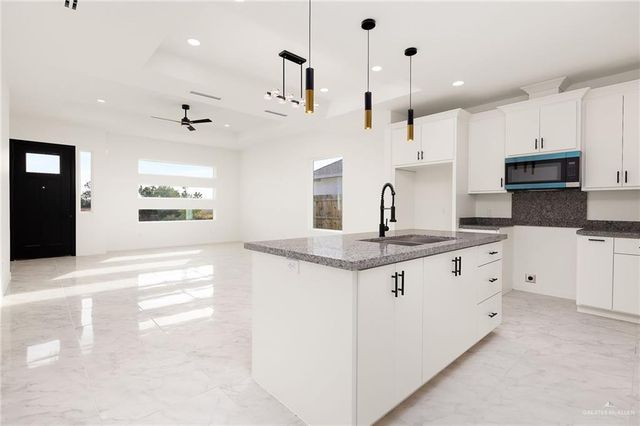 6109 N Luz Del Sol Street, Edinburg, TX 78542