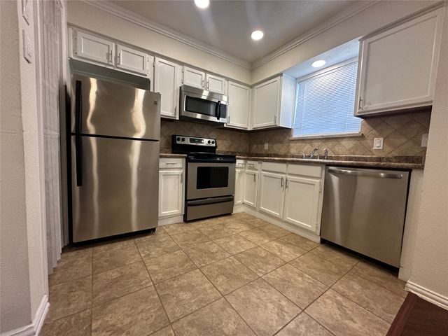1600 Pecan Chase Circle 6, Arlington, TX 76012