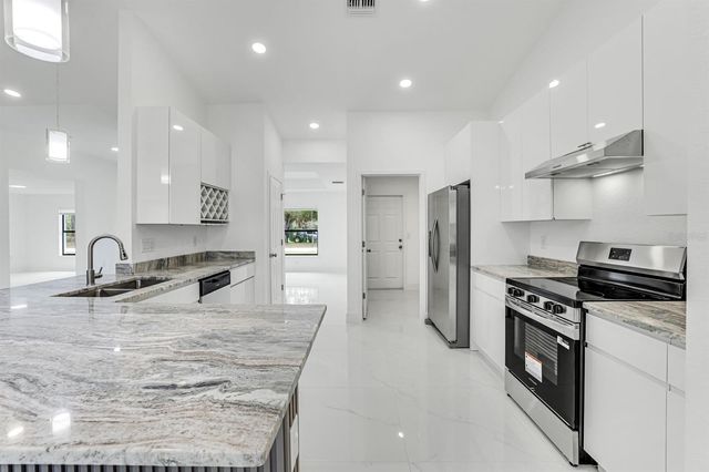 2702 50TH STREET SW, Lehigh Acres, FL 33976