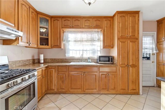 10731 Wright Road, South Gate, CA 90280