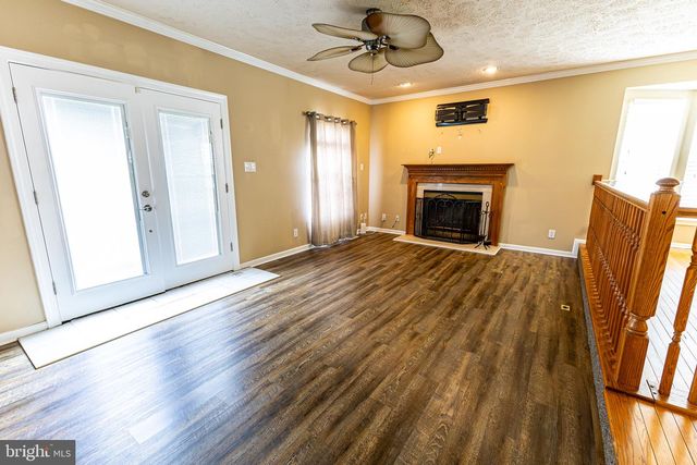 50 PEBBLE LN, Blackwood, NJ 08012