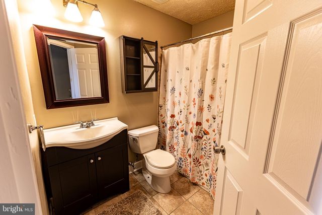 50 PEBBLE LN, Blackwood, NJ 08012