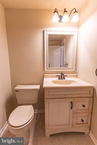 50 PEBBLE LN, Blackwood, NJ 08012