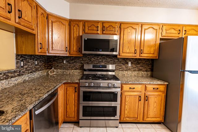 50 PEBBLE LN, Blackwood, NJ 08012