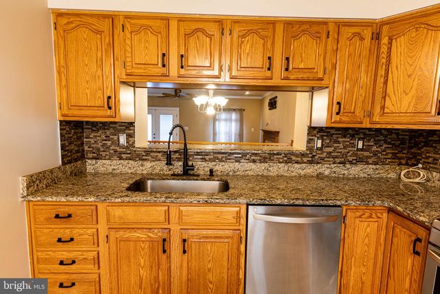 50 PEBBLE LN, Blackwood, NJ 08012