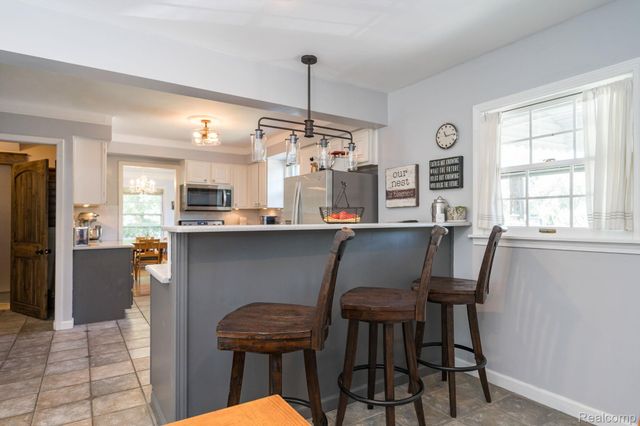 28090 Sunset Boulevard W, Lathrup Village, MI 48076