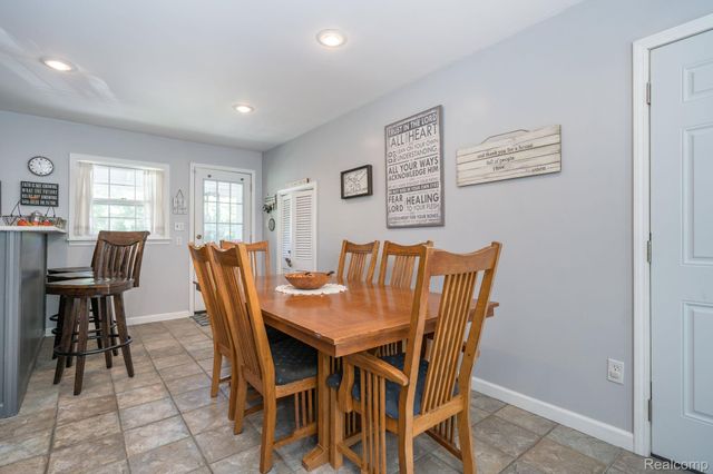 28090 Sunset Boulevard W, Lathrup Village, MI 48076