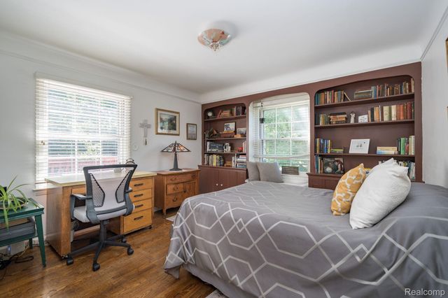 28090 Sunset Boulevard W, Lathrup Village, MI 48076