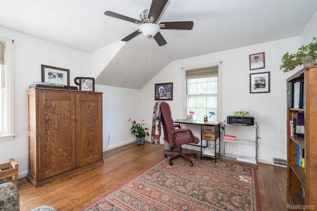 28090 Sunset Boulevard W, Lathrup Village, MI 48076
