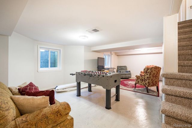 28090 Sunset Boulevard W, Lathrup Village, MI 48076