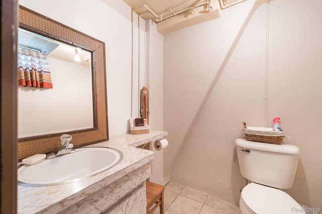 28090 Sunset Boulevard W, Lathrup Village, MI 48076