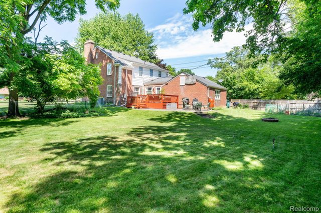 28090 Sunset Boulevard W, Lathrup Village, MI 48076